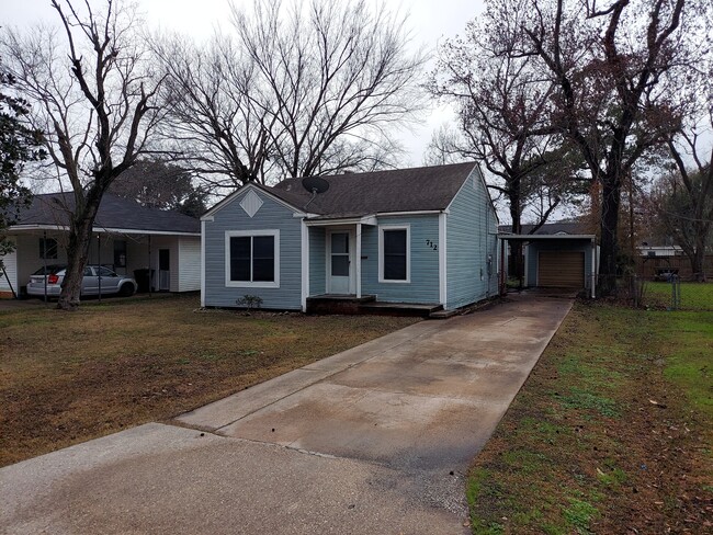 712 S 10th 1/2 St in Nederland, TX - Building Photo - Building Photo