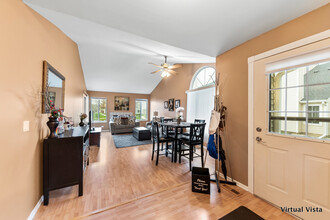 136 Winchester Dr in Streamwood, IL - Building Photo - Building Photo