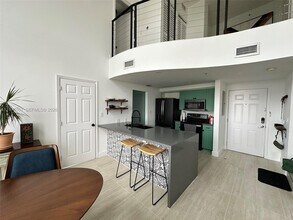 1 Glen Royal Pkwy in Miami, FL - Foto de edificio - Building Photo