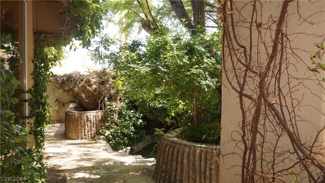 1724 Glenview Dr in Las Vegas, NV - Building Photo - Building Photo