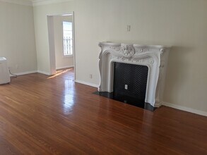 451 N Oakhurst Dr in Beverly Hills, CA - Building Photo - Building Photo