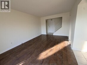 1730 Columbia Ct in Windsor, ON - Building Photo - Building Photo