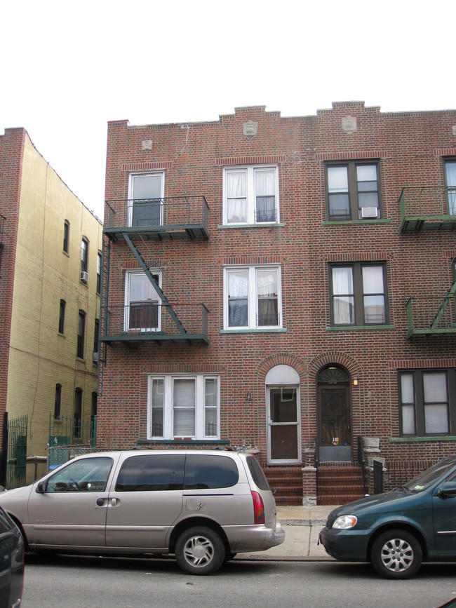 47-21 45th St in Flushing, NY - Building Photo - Building Photo