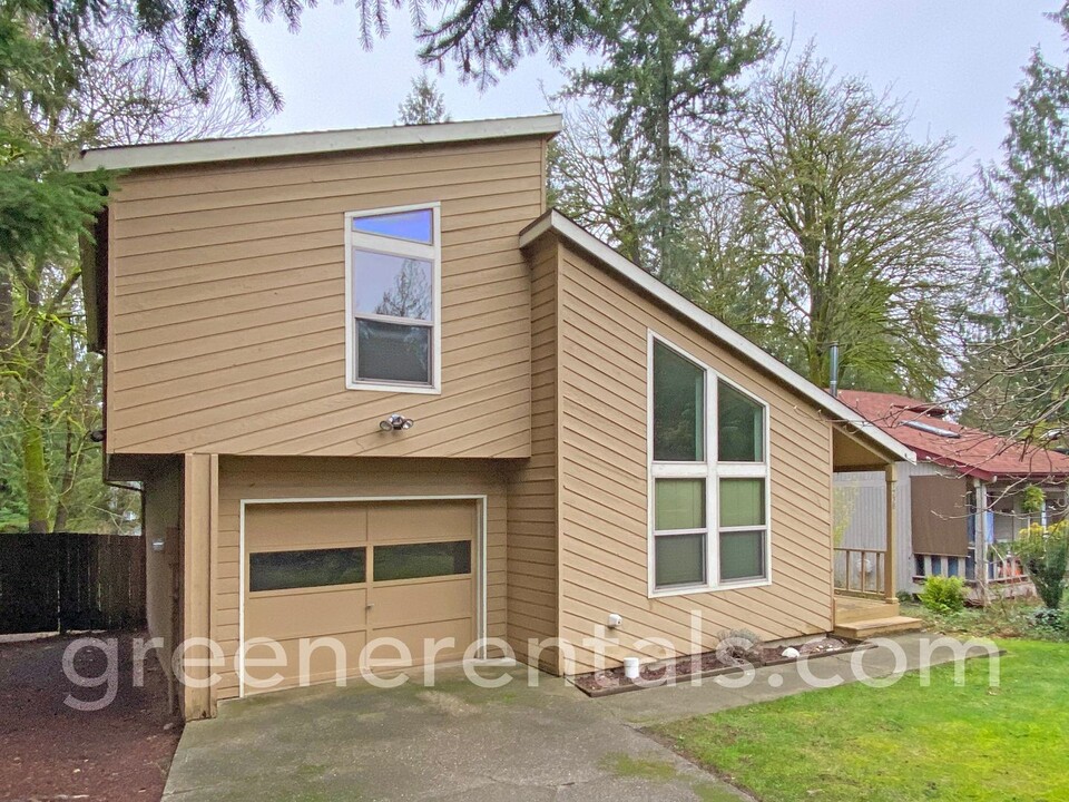 1238 Irving St SW in Tumwater, WA - Building Photo