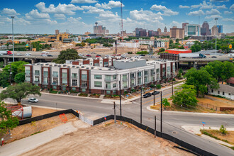 East Quincy Townhomes in San Antonio, TX - Building Photo - Building Photo