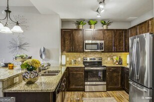 1925 Monroe Dr NE, Unit 1313 in Atlanta, GA - Building Photo