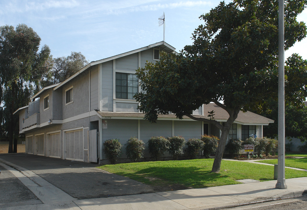 11376 Magnolia Ave in Riverside, CA - Building Photo