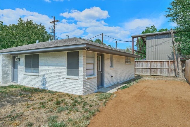 309 S Magnolia St in Tomball, TX - Building Photo - Building Photo
