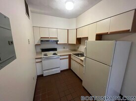 81 Essex St, Unit 63 in Boston, MA - Building Photo