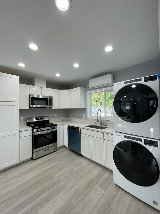 3025 Broadmoor Blvd, Unit #2 in San Bernardino, CA - Foto de edificio