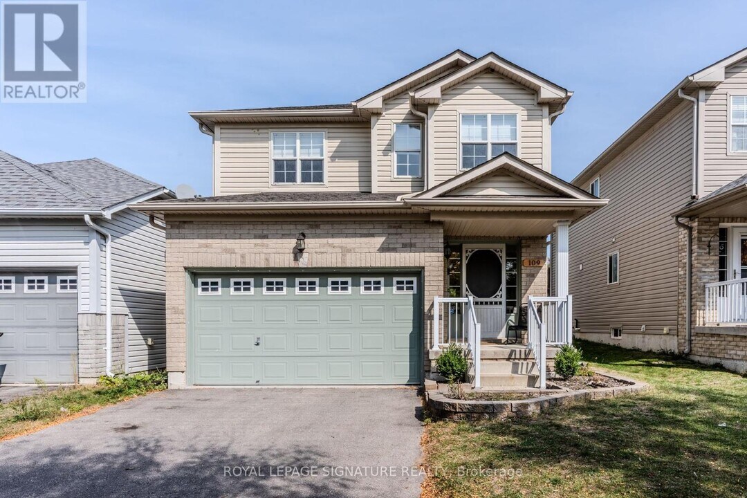 109 Maplewood Dr in Essa, ON - Building Photo
