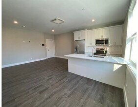 24 Norwood St-Unit -8 in Boston, MA - Building Photo - Building Photo