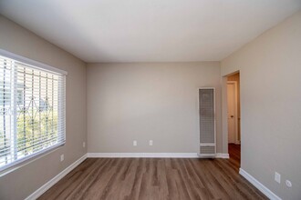 SF Pardee St in San Diego, CA - Building Photo - Interior Photo