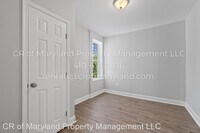 2407 Baker St photo'