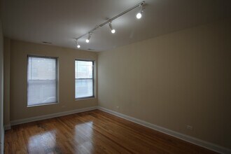 1110 W Balmoral Ave, Unit 3 in Chicago, IL - Building Photo - Building Photo