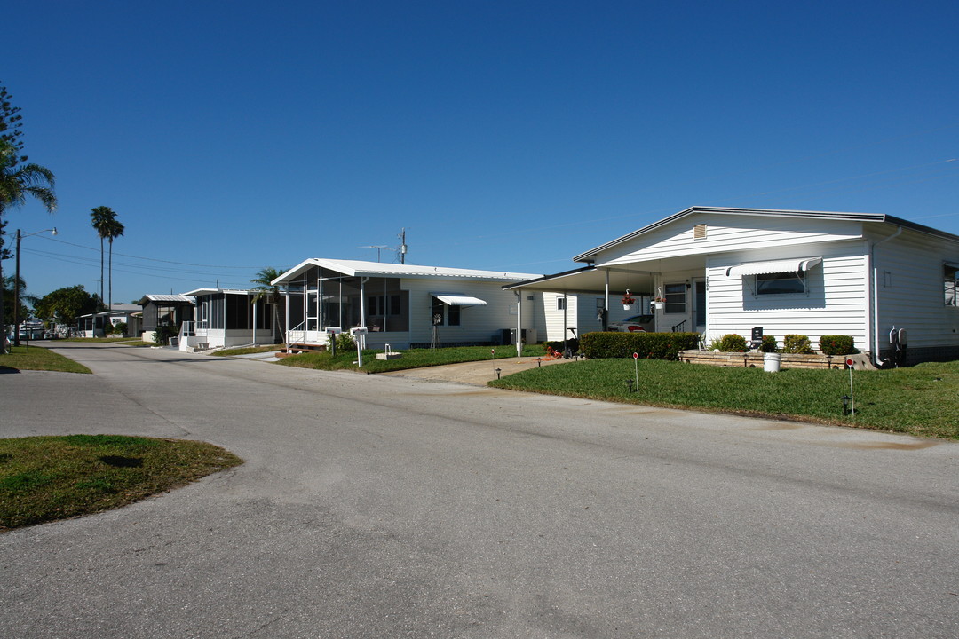 Tropic Isles Mobile Home Park in Palmetto, FL - Building Photo