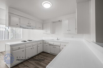 355 Coronado Ave. in Long Beach, CA - Foto de edificio - Building Photo