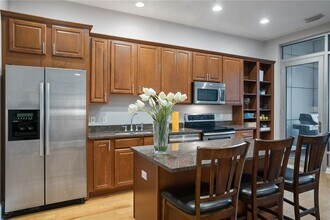 301 Fifth Ave, Unit 511 in Pittsburgh, PA - Building Photo - Building Photo