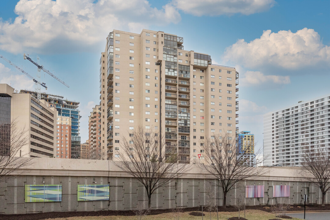 Bella Vista in Arlington, VA - Building Photo