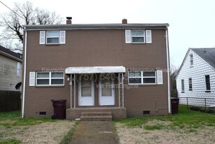 1216 Hoover Ave in Chesapeake, VA - Building Photo