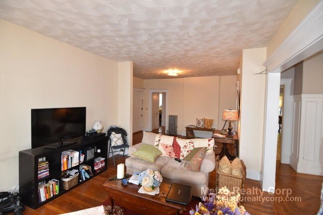 30 Claflin Rd in Brookline, MA - Foto de edificio - Building Photo