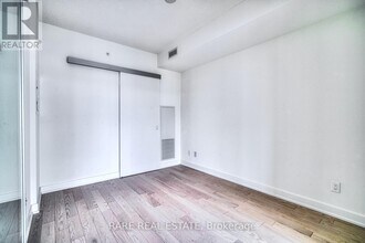 25 Richmond St E in Toronto, ON - Building Photo - Building Photo