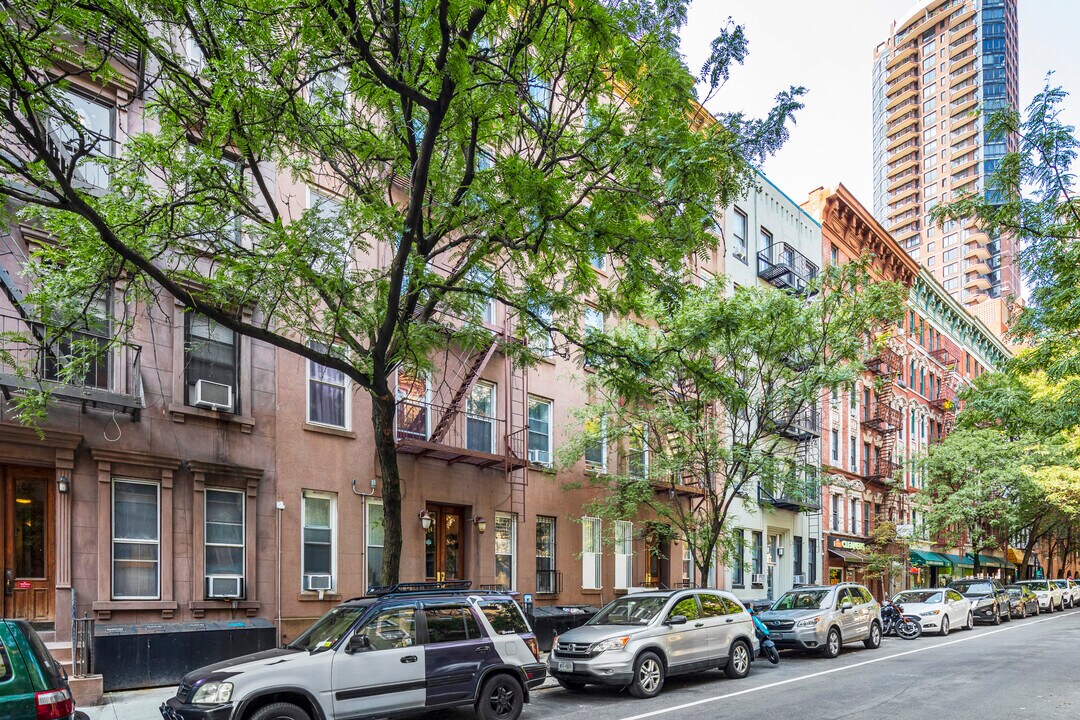 344 E 65th St in New York, NY - Foto de edificio