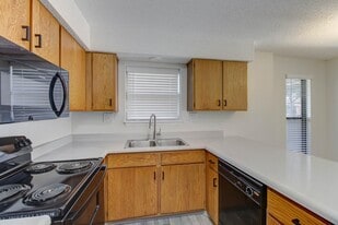 Ramsgate Apartments and Townhomes in Olathe, KS - Building Photo