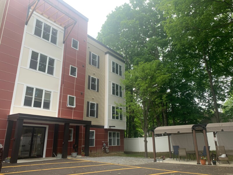 15 Park St in Essex, VT - Building Photo