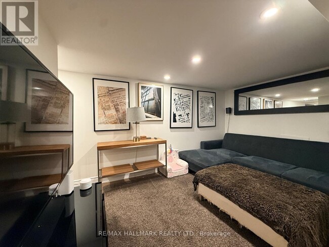 1381 Queen St E in Toronto, ON - Building Photo - Building Photo