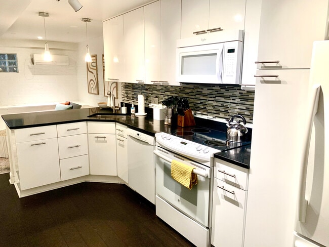 1731 Church St NW, Unit #B in Washington, DC - Building Photo - Building Photo