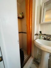 21-13 25th Rd in Queens, NY - Foto de edificio - Building Photo