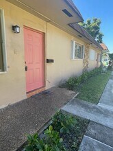 106 NE 1st Ct in Dania Beach, FL - Building Photo - Building Photo