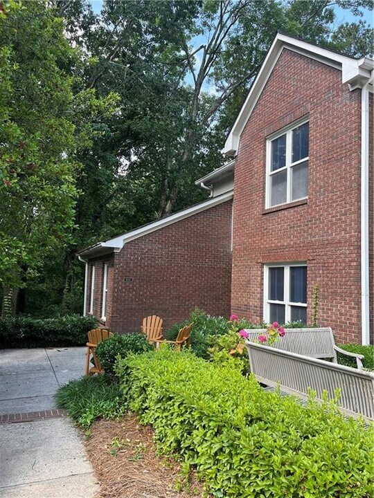 5650 River Oaks Pl NW in Atlanta, GA - Building Photo