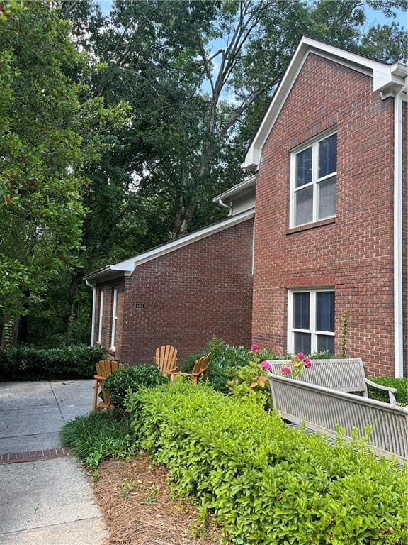 property at 5650 River Oaks Pl NW
