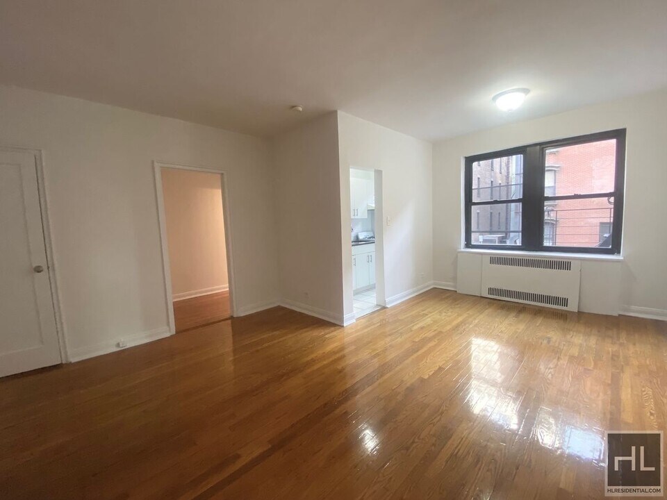 EAST 55 STREET in New York, NY - Building Photo