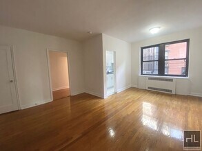 EAST 55 STREET in New York, NY - Building Photo - Building Photo