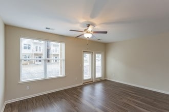 Madison Crest Apartment Homes in Madison, TN - Foto de edificio - Interior Photo