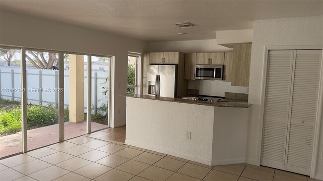 689 NW 6th St in Florida City, FL - Building Photo - Building Photo