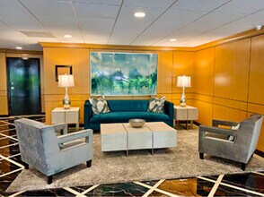100 S Doheny Dr, Unit 211 in Los Angeles, CA - Building Photo - Building Photo