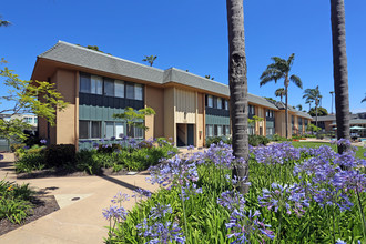 Pacific Breeze Apartments in San Diego, CA - Building Photo - Building Photo