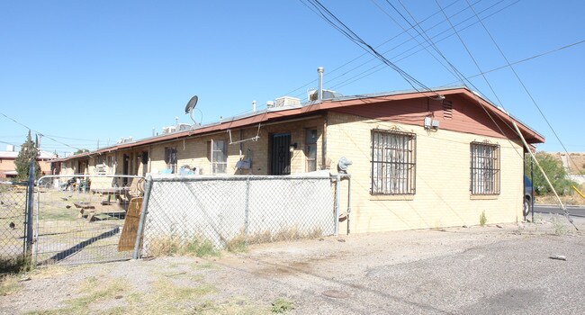 212-222 W River Ave in El Paso, TX - Foto de edificio - Building Photo