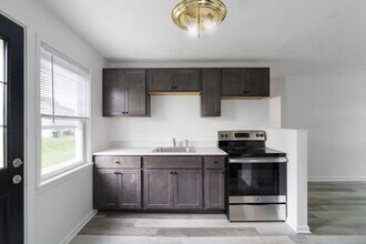 26 Midland Heights Cir in Midland, PA - Building Photo - Building Photo