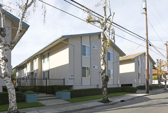 Curtiss Manor Apartments in San Jose, CA - Foto de edificio - Building Photo