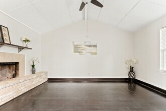 301 Hallmark Dr in Arlington, TX - Building Photo - Building Photo