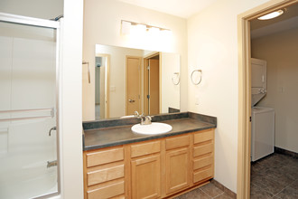 West Glen Town Center Apartments in West Des Moines, IA - Building Photo - Interior Photo