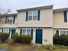 420 Bainbridge Dr in Mcdonough, GA - Building Photo