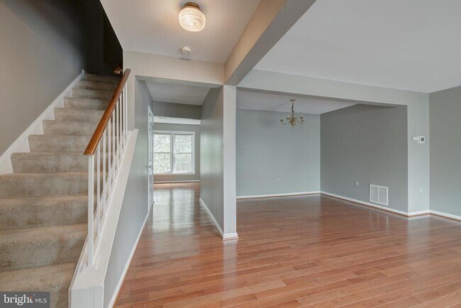 5607 Castlebury Ct in Burke, VA - Building Photo - Building Photo