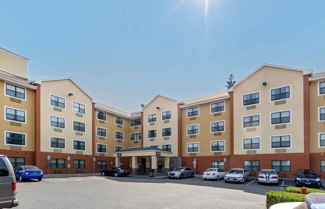 Furnished Studio-Tacoma - South