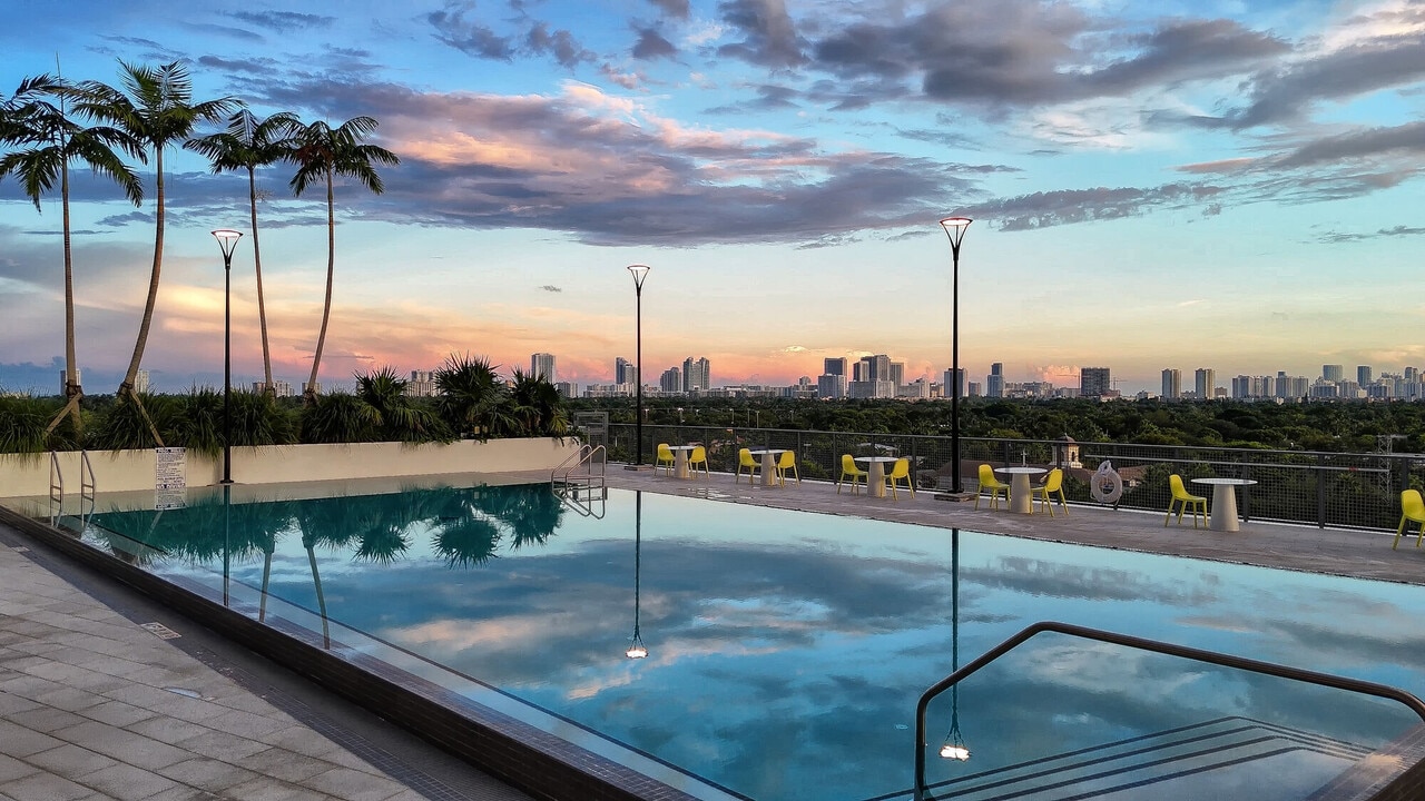 Bread Building in Hollywood, FL - Foto de edificio